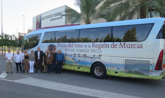 Presentadas las nuevas rutas del 'Bus del Vino'