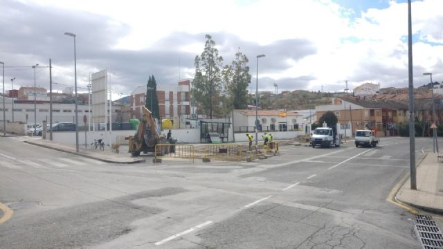 Obras en el apeadero de autobuses en la Avenida Cehegín