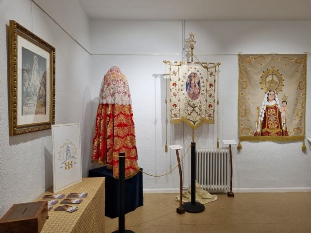 Exposición mantos de la Virgen del Rosario
