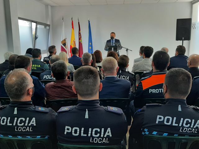 El consejero de Transparencia, Participación y Administración Pública, Antonio Sánchez Lorente, visita la nueva sede de la Policía Local en Bullas