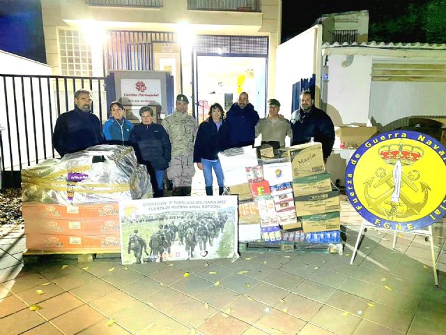 Militares entregan en Bullas un cargamento de alimentos para Cáritas