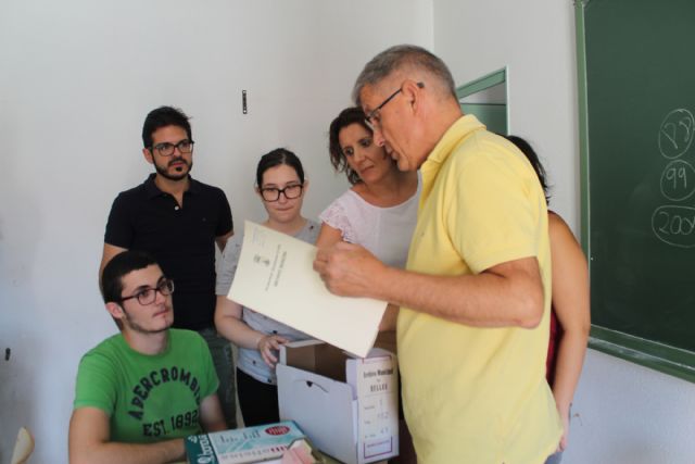 Alumnos de la Universidad de Murcia catalogan el fondo documental de Bullas