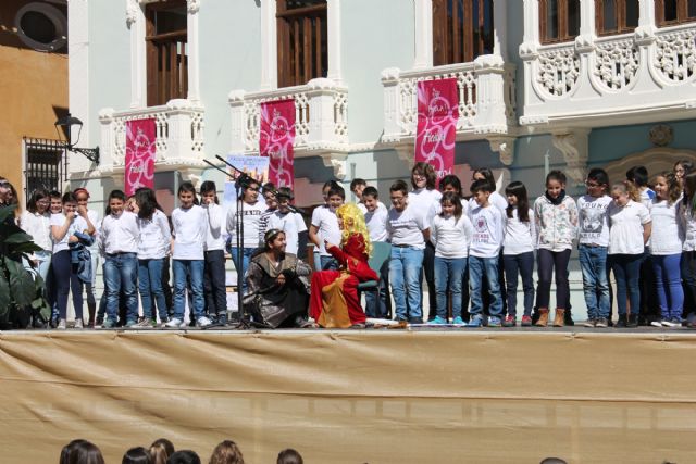 Los colegios conmemoran el Día del Libro con lecturas de cuentos, rap, poemas y homenaje a Cervantes