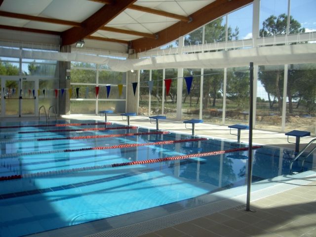 La natación y otras actividades acuáticas en la piscina climatizada comienza mañana